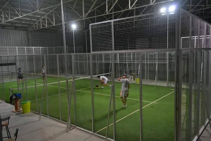 Lawn Padel Indoor Club – PADEL Villa Carlos Paz