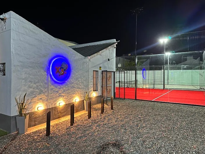 X 3 PADEL & BAR